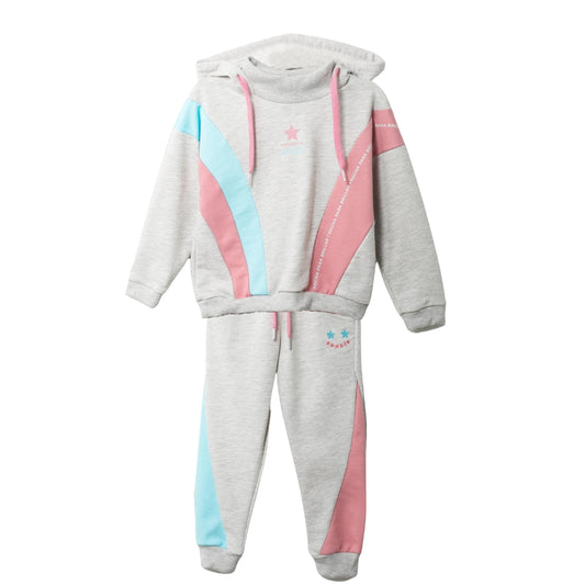 Pastelltraum Outfit für Mädchen – grauer Hoodie mit pinken und blauen Streifen, Jogger mit Blockabschnitten und „Sonríe“-Stickerei.