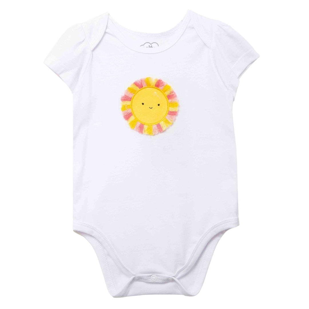 Weißer Baby-Body aus Baumwolle mit sonniger Stickerei auf der Brust