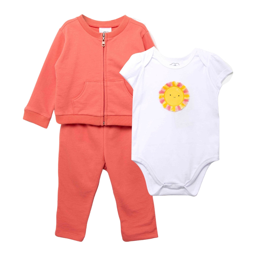 Baby-Set mit lachsfarbener Sweatjacke, weißem Body mit Sonnen-Stickerei und passender Hose