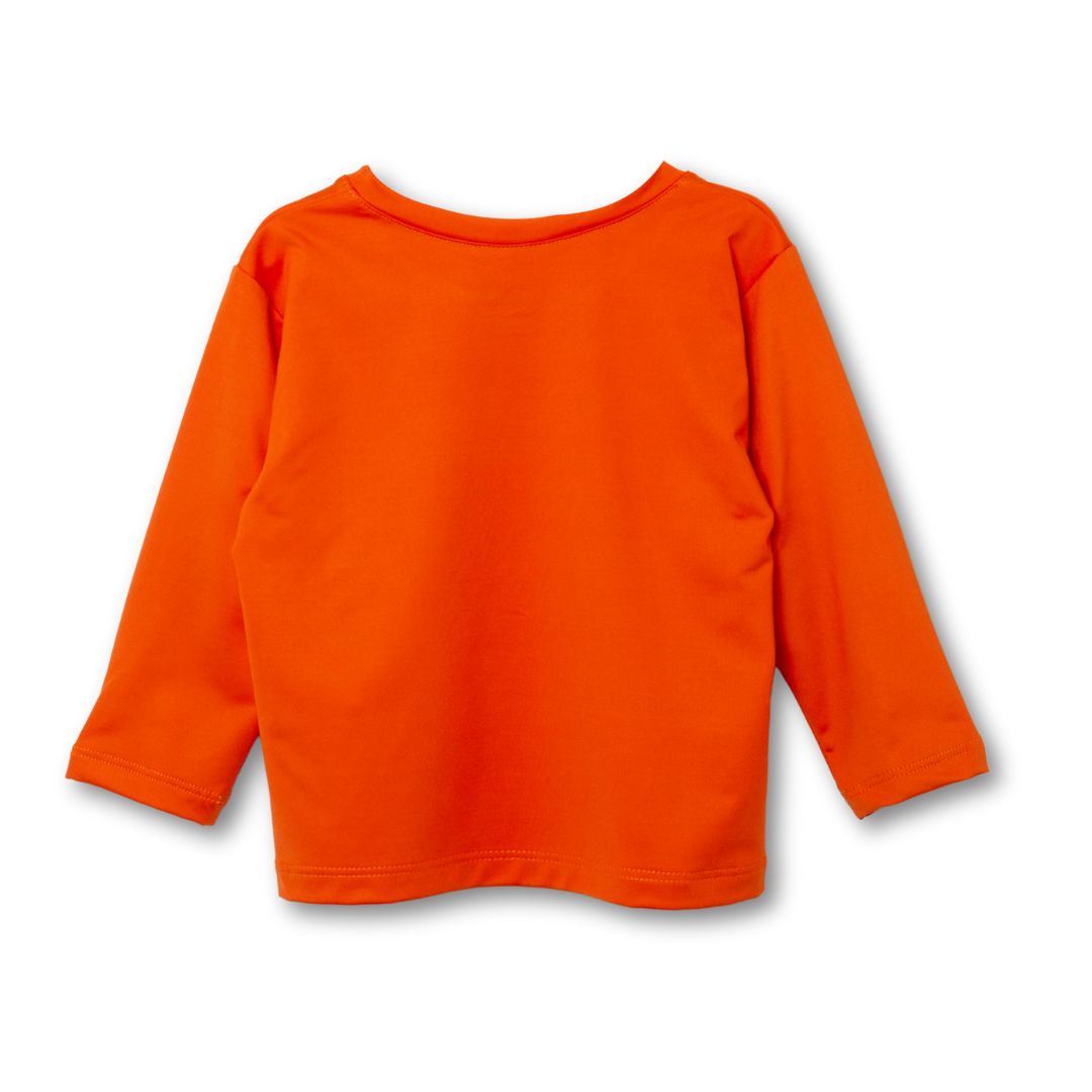 Rückansicht des orangefarbenen Badeshirts für Babys mit elastischem Material