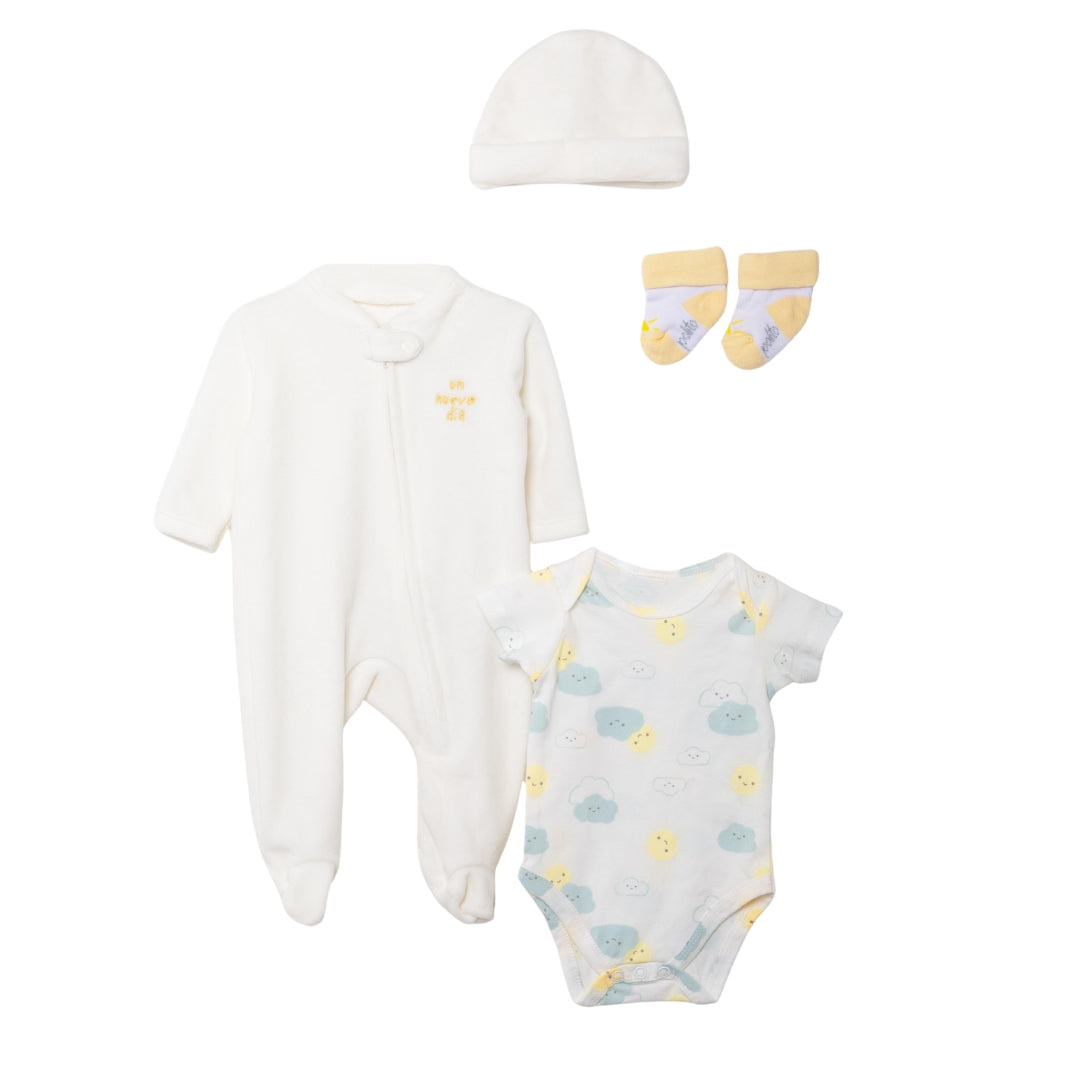 Beiges Set für Neugeborene – Frontansicht mit Zip-up Strampler, Body, Mütze und Socken.