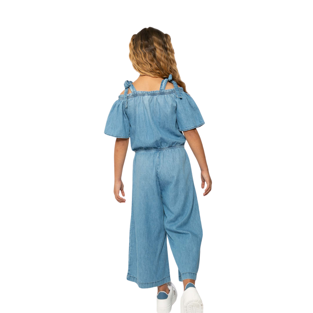 Rückseite des lässigen Jumpsuits mit elastischer Taille und lockerem Sitz