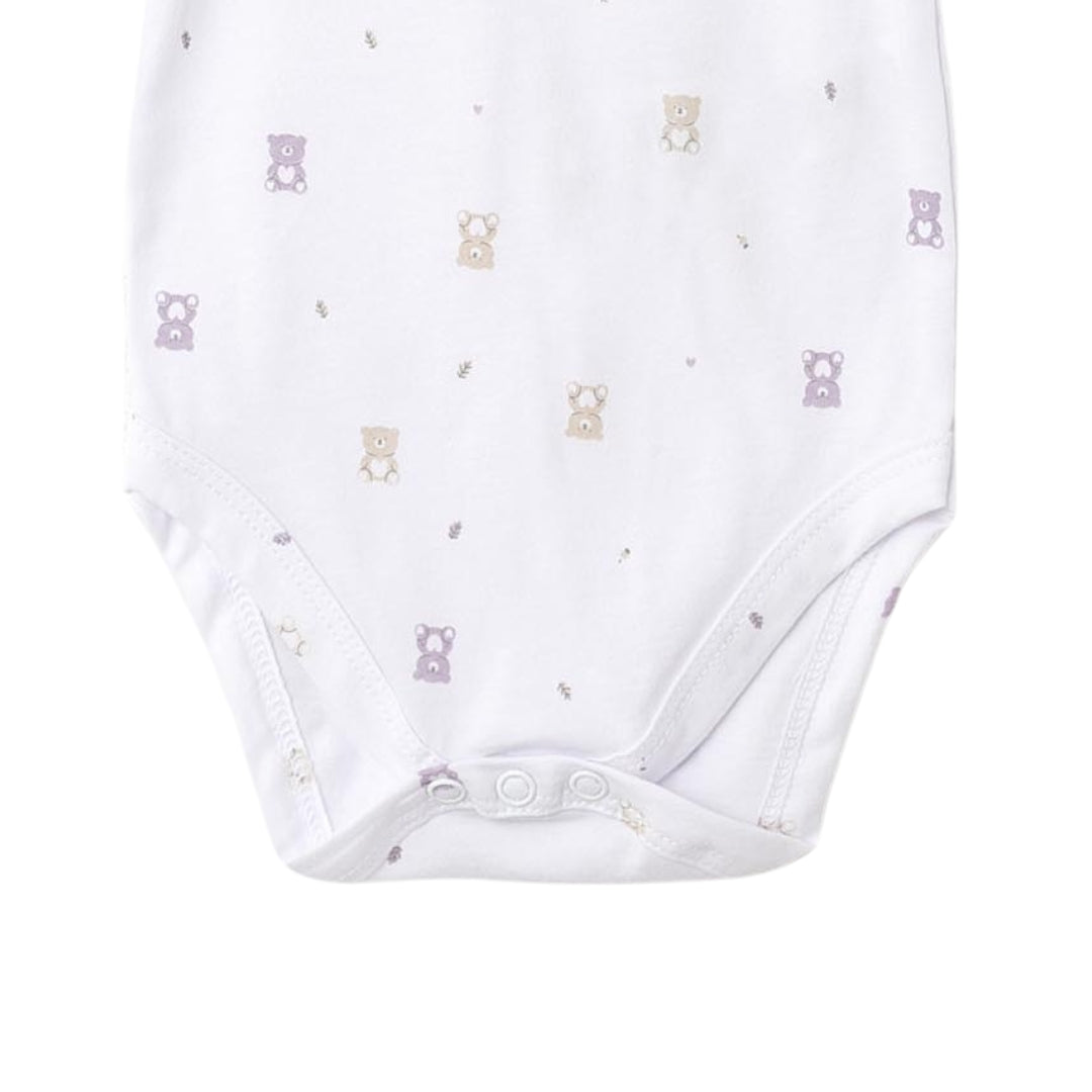 Weicher Body in Lila mit niedlichem Bären-Motiv für Neugeborene.