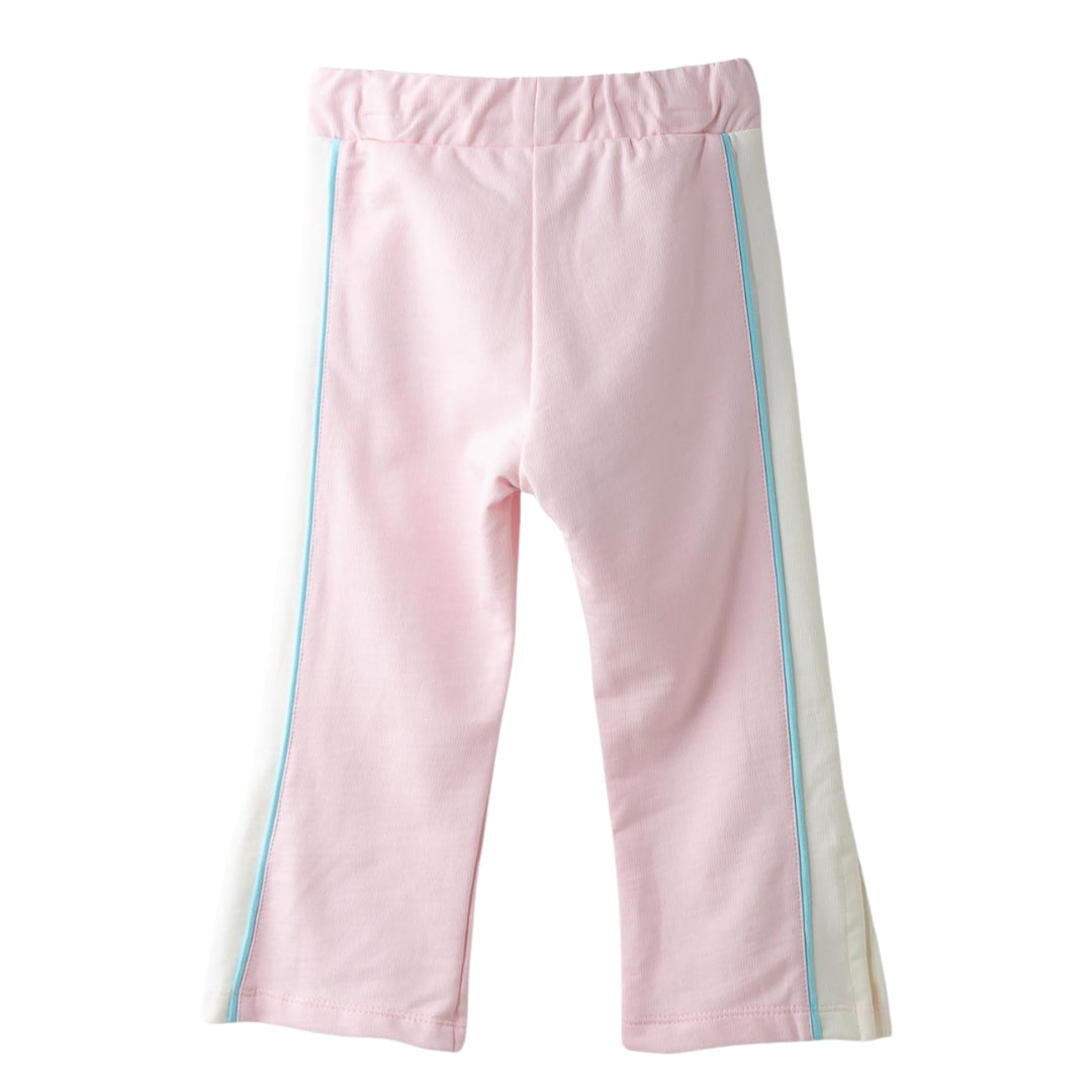 Rückansicht des pinken Joggers für Mädchen mit blauen Seitenstreifen