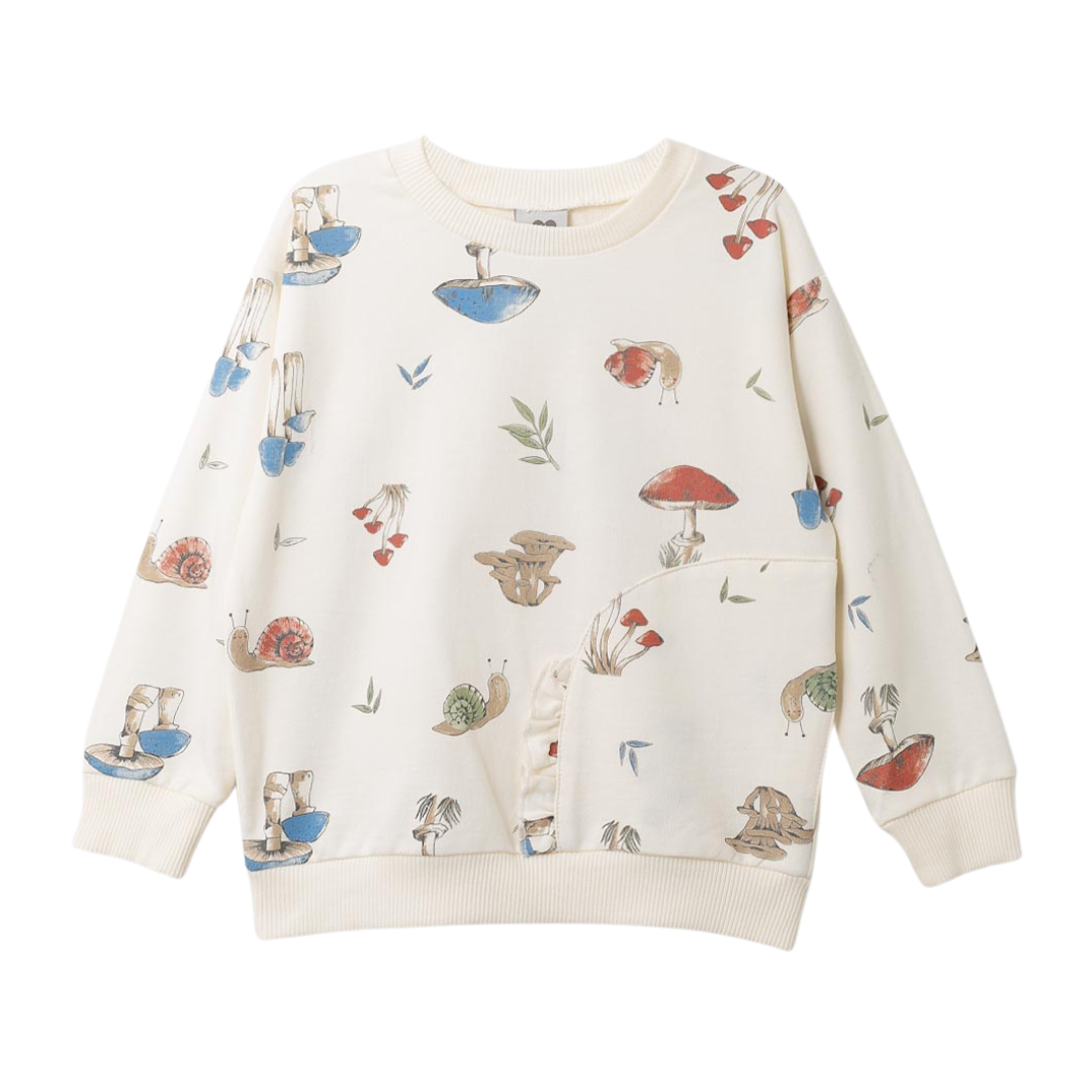 Beigen Pullover mit Pilzmuster und Rüschendetail, ideal für verspielte, aber bequeme Outfits.
