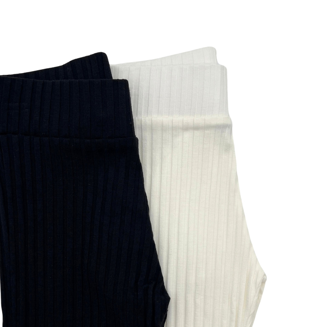 ahaufnahme beider Rippstrick-Leggings