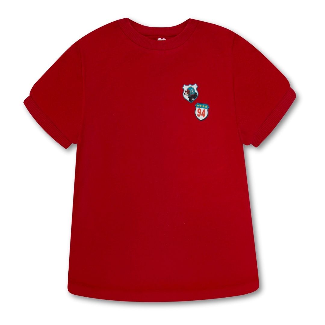 Rotes Kinder-T-Shirt mit süßem Roller-Bär-Motiv – bequem, stylisch und perfekt für kleine Jungs.
