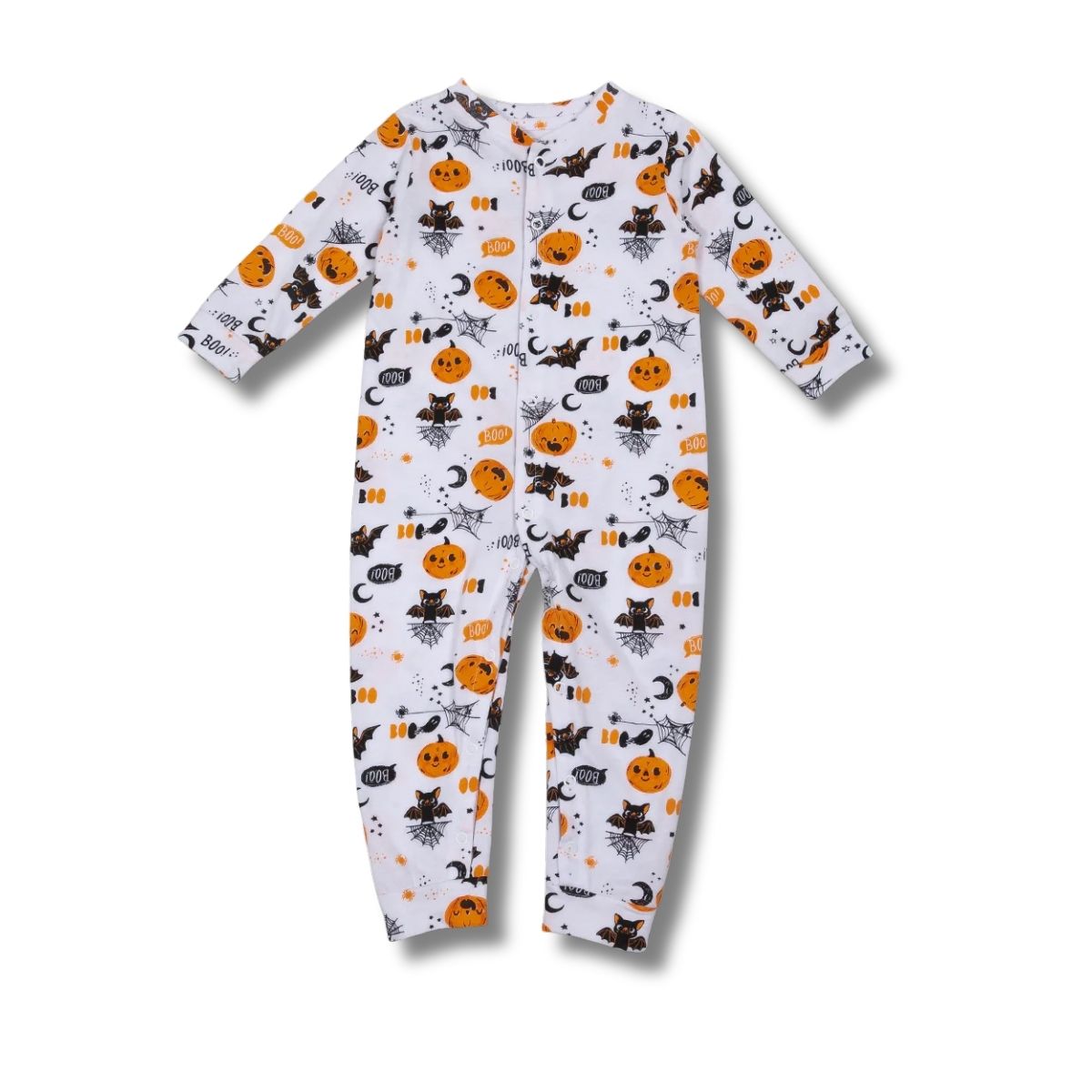 Vorderansicht des Unisex-Babypyjamas in Weiß mit animiertem Kürbismotiv, weiche und hautfreundliche Baumwolle