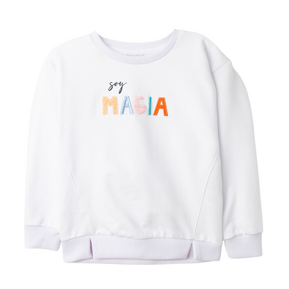 Weißer Baumwollpullover für Mädchen mit dem Schriftzug „Soy magia“ und stilvollem Schnitt am Bund.