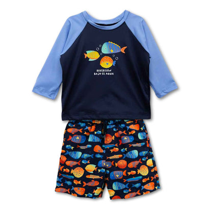 Baby Badeoutfit mit blauem Badeshirt und Badehose mit Fisch-Print – bequem und stylisch für den Strand.