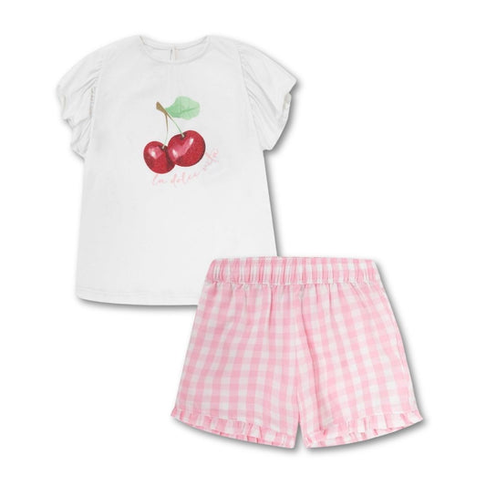Weißes Baby-T-Shirt mit glitzerndem Kirschen-Print und rosa-weiß karierte Shorts – bequemes Sommeroutfit für Mädchen.