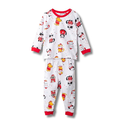 Vorderansicht des Unisex-Weihnachtsschlafanzugs für Babys mit festlichen Weihnachtsmotiven, chemiefreier Aufdruck, weiche Baumwolle