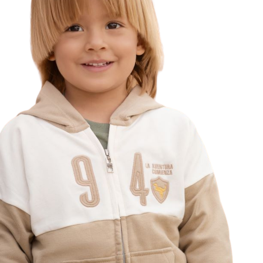 Zweifarbiger Baumwoll-Hoodie für Jungen mit Stickerei „La Aventura Comienza“ in Beige und Creme