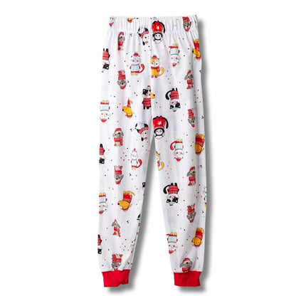 Nahaufnahme der Hose des Unisex-Weihnachtspyjamas für Kinder aus weicher, hautfreundlicher Baumwolle