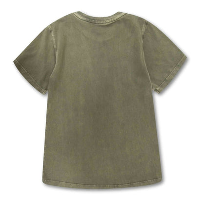 Rückseite des Baby-T-Shirts in Militärgrün mit lokal platziertem Print.